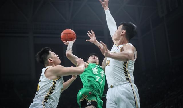 华体会APP-暴风雨前的宁静？季后赛一触即发 辽宁能否三连冠？