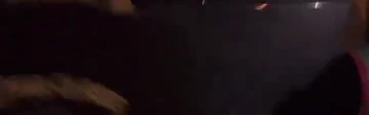 华体会官网-小秀身材！文班亚马打赤膊坐在大巴上 引得球迷连连尖叫