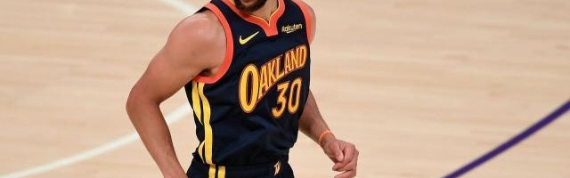 在历史级顶薪合同上签字 库里还有过片刻犹豫？