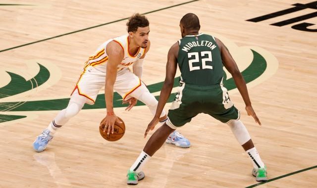 华体会APP-当特雷·扬的羽翼丰满 老鹰已在雄鹿头上振翅翱翔